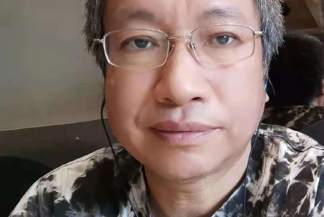 那个曾经在体制内寻求改革空间的作家已经彻底退场了