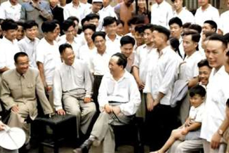 毛主席曾经这样说:大体上可以说，搞工业的知识分子比较好些，因为他们接触实际。