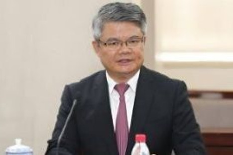银行行长私藏、阅看、寄递有严重政治问题的书籍干什么？