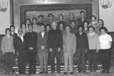 1971年，周总理与美国人韩丁一家谈文革