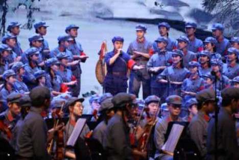 究竟怎样才算素质教育？１９７５年武汉第２８中学排演过《长征组歌》