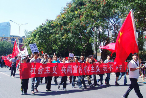 论毛主席建立的社会主义生产资料公有制为核心的生产关系