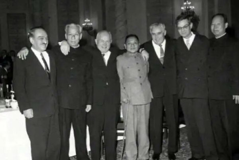 邓小平理论精髓是什么？-邓小平说新中国前三十年闭关自守。《邓选》学习115