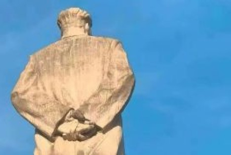 倒打一耙：谁在窃取历史的解释权？