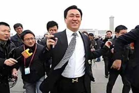 起底许家印：从首富到无期，2.4万亿谁来买单？系统性腐败是否存在不正当男女关系？