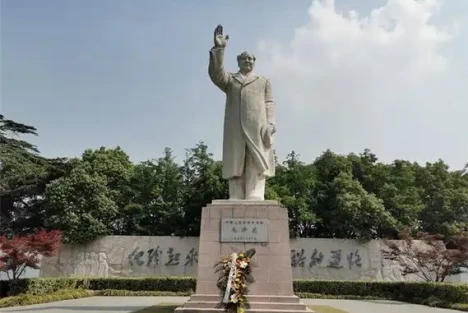 如果反对毛主席，那就只能看到这样的诗歌！