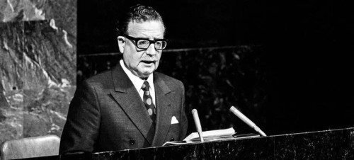 时任智利总统阿连德于1972年正式访问联合国总部,并向大会发表讲话。