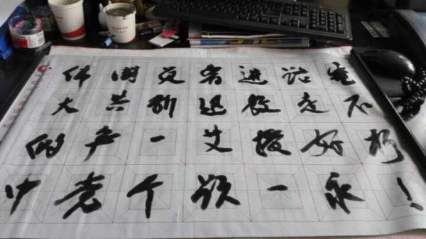 新心按语:2016年4月24日网友自发地通过网络默哀悼念艾跃进教授,通过这次悼念活动,更能激发广大网友关心时政,关心中华民族的前途,热爱社会主义。更能让社会公平正义,社会主义道路复兴的梦想一定能够实现!