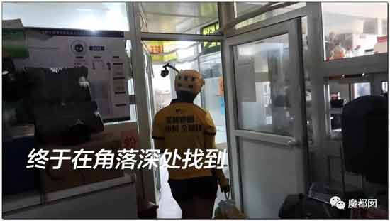 到底是谁在逼外卖骑手闯红灯、逆行、撞死人？