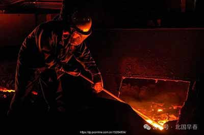 拿新大众文艺和新人民文艺所塑造的人民形象来对比，我们可以看出新大众文艺塑造的人民形象实质上模糊淡化了阶级立场，也缺乏批判现实本质的能力，没有写出真正的人民形象。