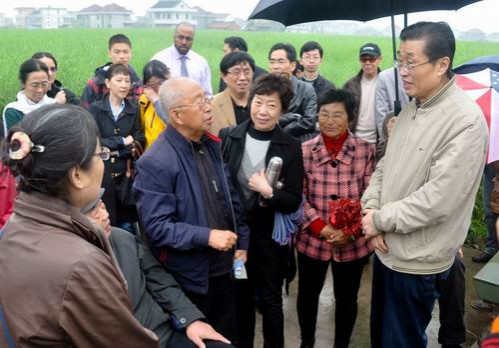 昆仑岩:烈士墓前的心声——接受大家庭的革命传统教育