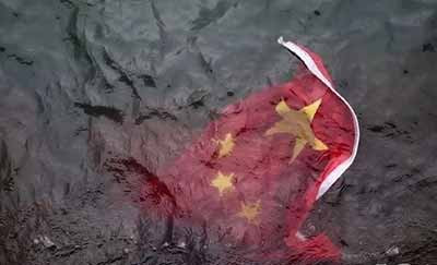 我们更要沉住气，相信港府有这个能力稳定局势，只是需要一定时间，一个时机，需要等待香港社会作为一个整体的理性觉醒，为此需要支付一定成本。事态并未像暴力画面呈现的那样严重，我们坚信，这几个乱港分子，这几个乌合之众是永远翻不了天的。他们的嚣张实际上是泡沫化的，一戳就破。