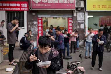 新工人:当下,只能在“不好”和“非常不好”之中做出选择