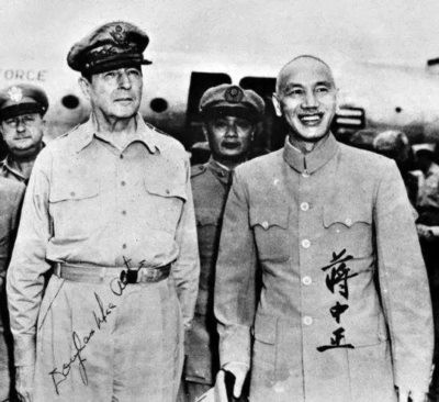 今天,蔡英文辞去民进党党主席,只是轻轻地一小步。关于台湾问题,只有八个字:丢掉幻想,准备斗争。