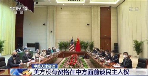 军民团结如一人,试看天下谁能敌——政治实力的强悍,民族意志的凝聚和国家维护自身利益的坚强决心和各种富有成效的战略战术、手腕措施,就从另一方面弥补了经济力的不足,也使中国成为了世界三大角之一!
