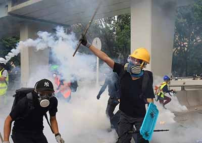 元朗“复仇者联盟”?别逗了!昨天(27日),香港的街头对峙再次说明一件事!