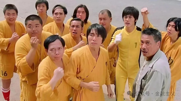 过去三十年，周氏喜剧的核心是诉说与表达小人物的喜怒哀乐，这是看似抽象无厘头实则血肉饱满的“周氏搞笑”风格的精髓，更是曾经周星驰作品可以实现让观众捧腹大笑之余最后潸然落泪的“笑中带泪”之喜剧最高境界的秘诀。