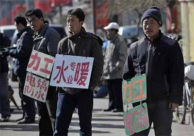 如今，“下岗”渐渐成为历史名词。但历史不应被遗忘。潘安兴关于“下岗”的书写，既是他个人命运的实录，也是一代人的集体记忆。