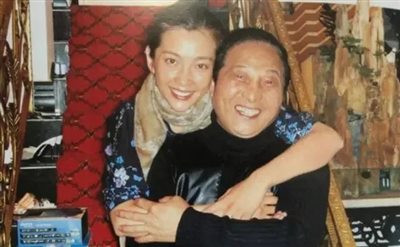 项立刚做为学者,如此引领世风,着实让世人为之侧目!幸亏司马南没有和他计较,否则中国的社会世风真的会让外人见笑了。