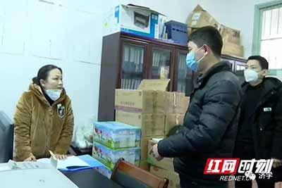 中国所有的一切都最终属于人民,中国企业所做的一切,最终都是为了人民,为了人民安居乐业,为了人民的健康,我们都是人民中的一员,这是常识。 可是有人就是执迷不悟,好像要做那一少部分脱离人民的贵族,才有味道。可是疫情来了,你跑得掉吗?