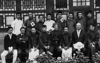 鲁迅对国民革命的支持并非是无限绝对的,而且他对群众运动始终持怀疑态度,此时他的思想革命批判和世界主义立场仍旧重于国民革命的民族主义和民主主义诉求。