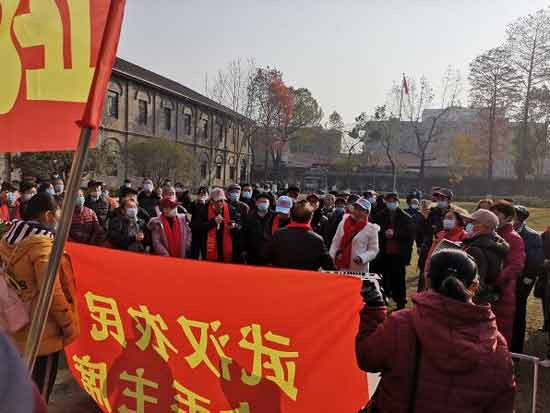 武汉工农兵庆祝毛主席诞辰127周年