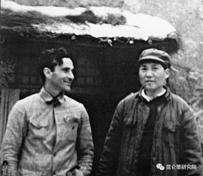 毛泽东更看重的是人民群众在政治上的当家作主。他认为,劳动者管理国家、管理军队、管理各种企业、管理文化教育的权利,“是社会主义制度下劳动者最大的权利,最根本的权利。没有这种权利,劳动者的工作权、休息权、受教育权等等权利,就没有保证