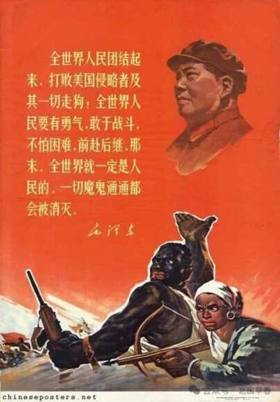 抛弃了阶级分析视角,阿Q的眼里只有小D的小辫子和癞疮疤,只想发现更多他人的小辫子和癞疮疤来证明未庄的完美无缺。