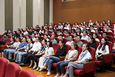 中国美术家协会赴纪念堂瞻仰毛主席！