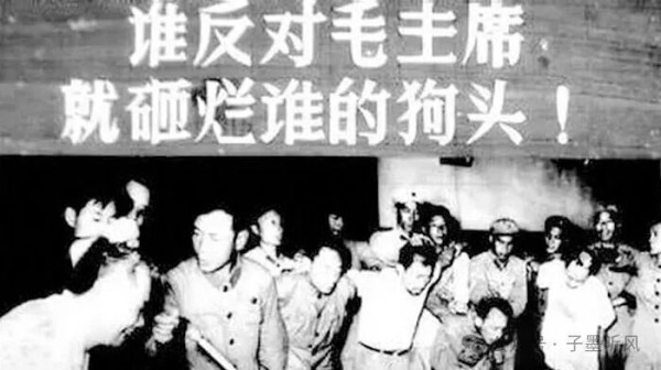 “墨写的谎言，掩盖不了血写的事实。”  事实是什么？事实是，那个年代，工人敢在厂长面前拍桌子；事实是，农民敢在干部面前提意见；事实是，干部如果贪污，立刻就会被揪出来。
