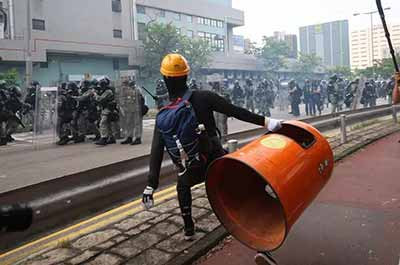 元朗“复仇者联盟”?别逗了!昨天(27日),香港的街头对峙再次说明一件事!