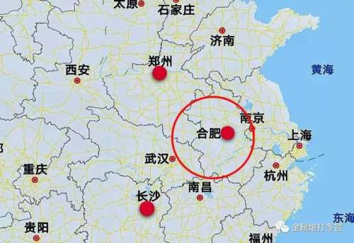 大土豪、大劣绅、大军阀、大官僚、大买办们的主意早就打定了。他们过去是、现在仍然是在说：‘革命（不论什么革命）总比帝国主义坏’。他们组成了一个卖国贼营垒，在他们面前没有什么当不当亡国奴的问题，他们已经撤去了民族的界线，他们的利益同帝国主义的利益是不可分离的，他们的总头子就是蒋介石。这一卖国贼营垒是中国人民的死敌。假如没有这一群卖国贼，日本帝国主义是不可能放肆到这步田地的。他们是帝国主义的走狗。”