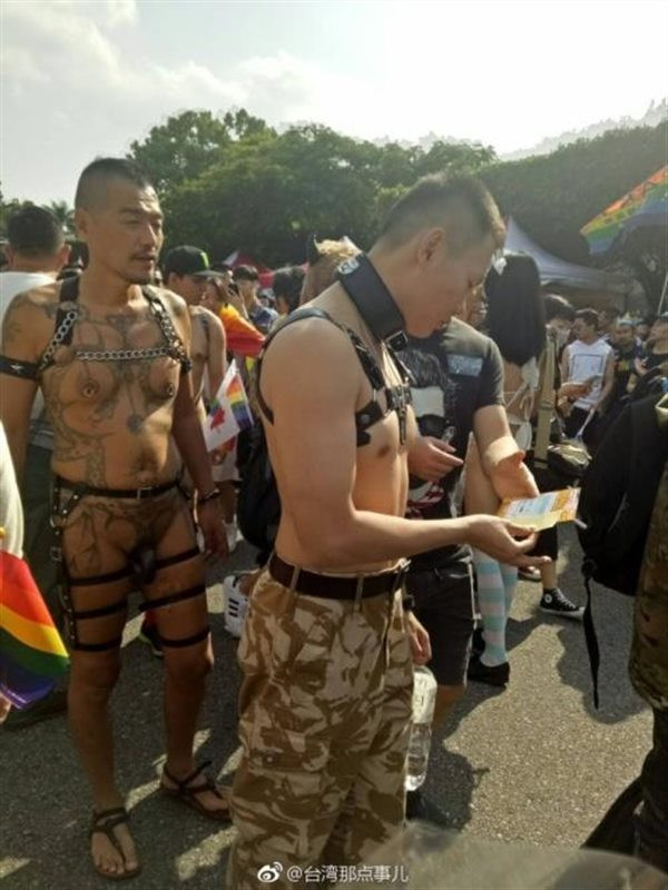 这个世界的主要矛盾是什么？是富人和穷人的矛盾、发达国家和落后国家的矛盾、帝国主义和第三世界的矛盾.......说到底，是垄断资本和全球生产者的矛盾。