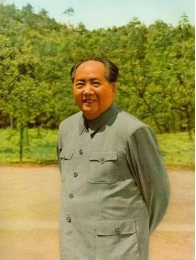 1965年5月毛主席重上井冈山，这是一个重大的历史事件，具有深远的文化影响——对于人们的思维习惯的改变起到了不可替代的作用。