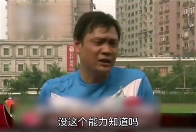 这部电影本质上既不是战争片,也不是政治惊悚片,而是个废土公路片。