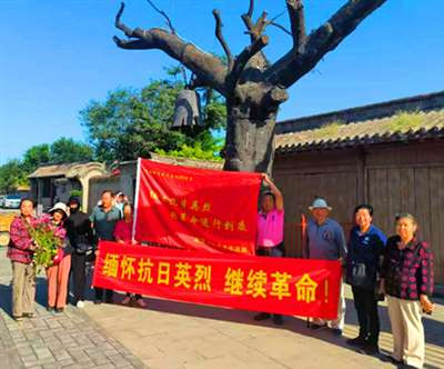 武汉人民纪念抗战胜利80周年,重走抗战路胜利结束!(图片新闻)