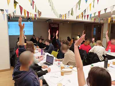 重建共产主义青年大会在法国巴黎举行