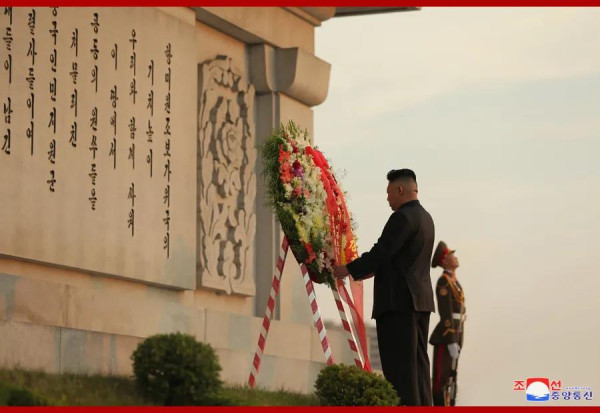 金正恩同志参谒友谊塔