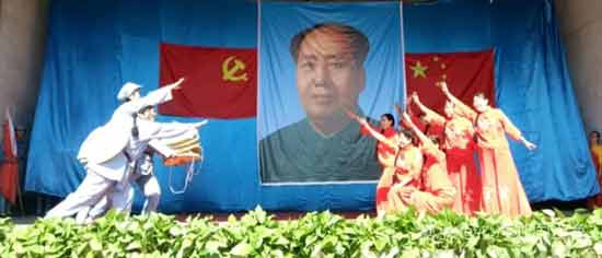 “开天辟地千秋歌颂伟人”——河北涉县南庄大剧场举行纪念毛主席逝世44周年文艺演出
