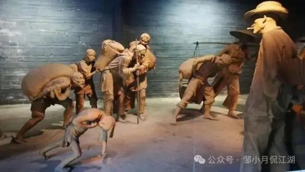 《丰乳肥臀》《生死疲劳》、《白鹿原》、甚至《车欠土里》之类“文学”大行其道,作者登堂入室、获奖封圣、荣誉加身等等是一样的逻辑…