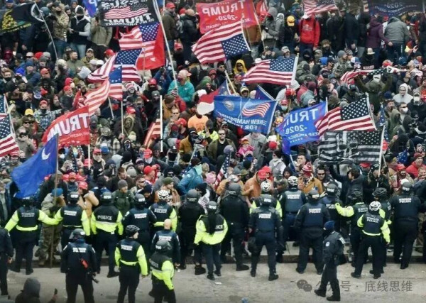 美国已经进入一个非常模糊、非常不确定的阶段。它究竟会向左还是向右,是向前还是向后;是能够保持平稳,还是会发生内部爆炸,现在都不明确。