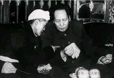 一代人有一代人的长征，他们走完了最泥泞的那一段，现在，接力棒在我们手里。别忘了回头看看来时的路，那里面，藏着一个民族生生不息的全部秘密。