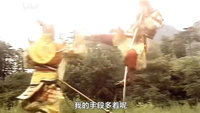 庙里的泥塑木偶,看来庄严肃穆,但你喊他他不听,拜他他不灵,你把他推倒、打烂,他也没有什么反应......还不如“齐天大圣”留下的故事管用。