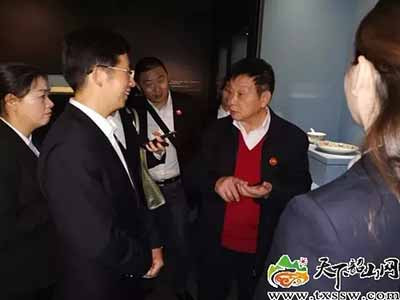 韶山又迎新客：从老人到学生到吴连登，对毛主席的思念不断代！
