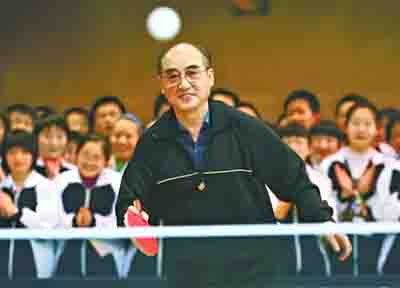 无产阶级只有解放全人类，才能最后解放无产阶级自己——这是真理，这才是开放的内在规律。把握了这样的规律，才有中国乒乓球队当年构建的金牌的根基，尤其是这个根基的金牌。