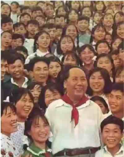 红领巾作为中国少先队员的标志和荣誉，应该得到妥善的保护和传承