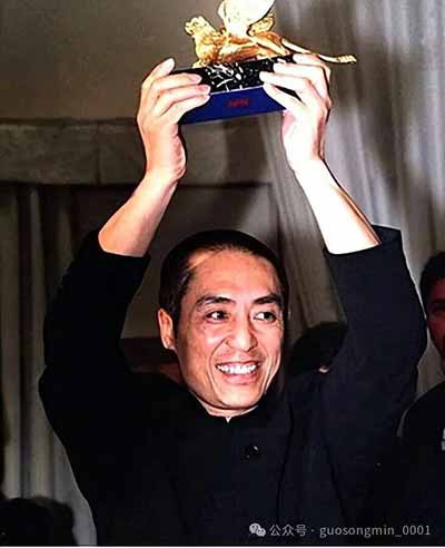 秘密战线的勇士,何以能够在极其复杂的条件下保持忠诚?对这个问题的回答,应该是全片的灵魂。