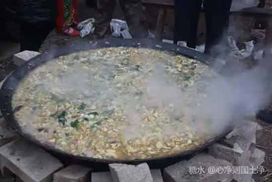 河北涉县龙虎乡北郭口隆重纪念毛主席诞辰127周年