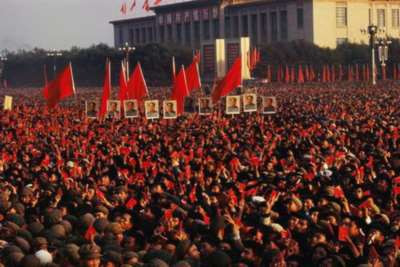 可以说,没有红卫兵大串连,就没有文革后面的轰轰烈烈、天翻地覆地开展。也证明了人民史观的正确性,历史是人民推动的。