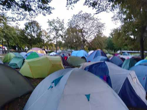 在柏林交通要道安营扎寨 - 柏林反抗（人类）灭绝行动现场报道